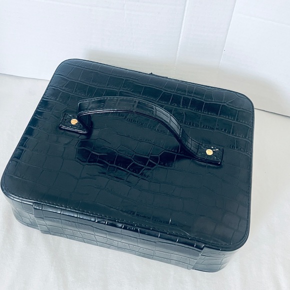 Snakeskin Top Handle TRAVEL JEWELRY CASE with Mirror and 5 Dividers. Black - Picture 13 of 16